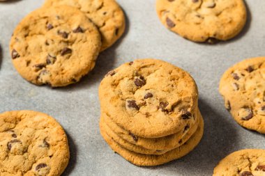 Sıcak Yapışkan Çikolatalı Kurabiyeler Yemeye Hazır