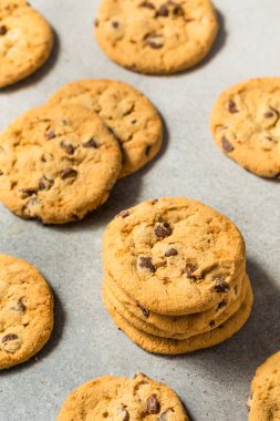 Sıcak Yapışkan Çikolatalı Kurabiyeler Yemeye Hazır