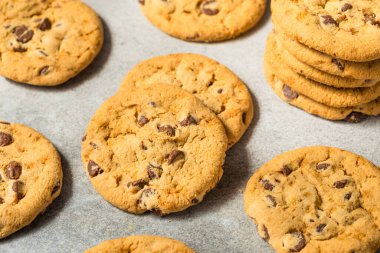 Sıcak Yapışkan Çikolatalı Kurabiyeler Yemeye Hazır