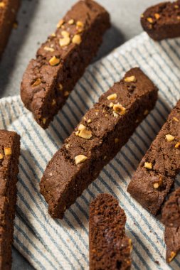 İtalyan ev yapımı çikolatalı bisküvi ve fındıklı kahvaltı.