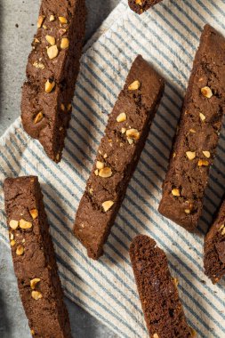 İtalyan ev yapımı çikolatalı bisküvi ve fındıklı kahvaltı.