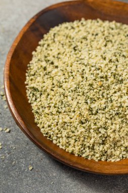 Organik Çiğ kenevir tohumları kasede