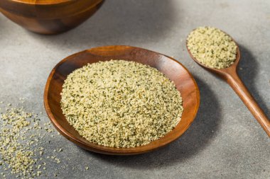 Organik Çiğ kenevir tohumları kasede