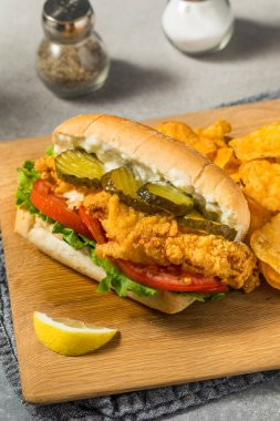 Marul Domates ve Turşulu Güney Ev Yapımı Kedi Balığı Sandviçi