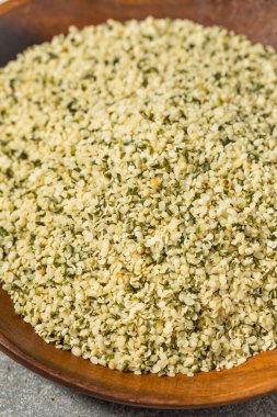 Organik Çiğ kenevir tohumları kasede