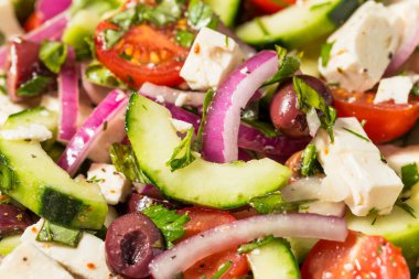 Salatalık Feta ve Zeytinli Ev Yapımı Yunan Köylü Salatası