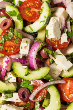 Salatalık Feta ve Zeytinli Ev Yapımı Yunan Köylü Salatası