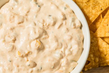 Ev yapımı Baharatlı Mısır Tatlı Mayo Soslu Tortilla Cipsi