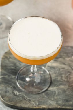 Soğuk serinletici Fransız Martini Votka ve ahududulu kokteyl