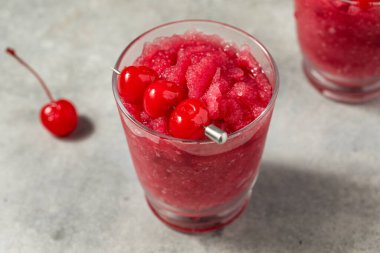Soğuk Donmuş Shirley Kokteyl Kiraz ve Soda ile Buzlu Kokteyl