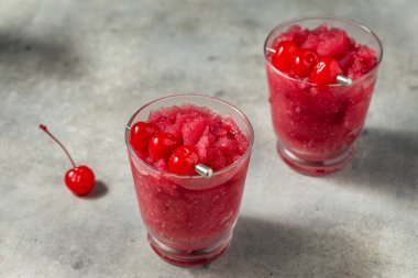 Soğuk Donmuş Shirley Kokteyl Kiraz ve Soda ile Buzlu Kokteyl