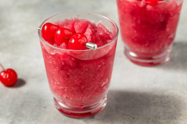 Soğuk Donmuş Shirley Kokteyl Kiraz ve Soda ile Buzlu Kokteyl