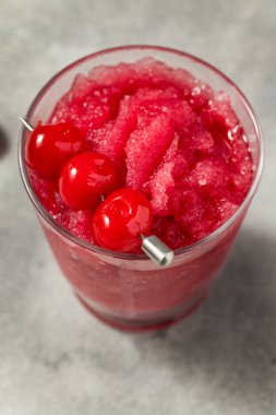 Soğuk Donmuş Shirley Kokteyl Kiraz ve Soda ile Buzlu Kokteyl