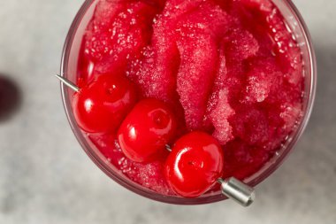 Soğuk Donmuş Shirley Kokteyl Kiraz ve Soda ile Buzlu Kokteyl