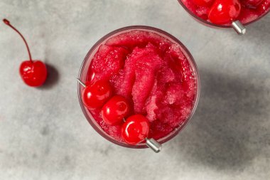 Soğuk Donmuş Shirley Kokteyl Kiraz ve Soda ile Buzlu Kokteyl