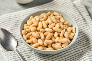 Sağlıklı Organik Beyaz Cannelloni Fasulyeleri Kasede