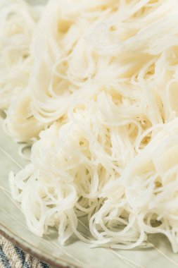 Kase içinde Asya pirinci Vermicelli Eriştesi.