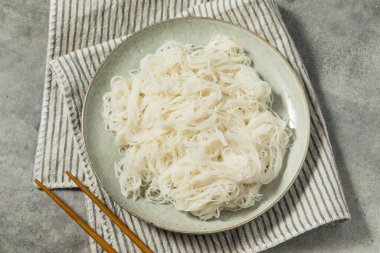 Kase içinde Asya pirinci Vermicelli Eriştesi.