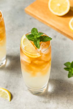 Limon ve naneli buzlu çay ve limonata.