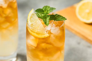 Limon ve naneli buzlu çay ve limonata.
