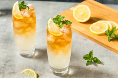 Limon ve naneli buzlu çay ve limonata.