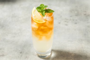 Limon ve naneli buzlu çay ve limonata.