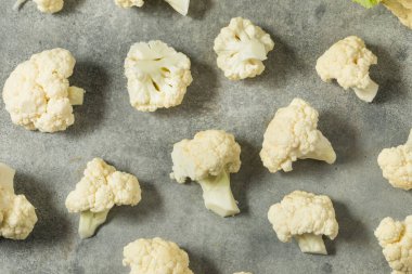 Organik Çiğ Beyaz Karnabahar Kafa Birlikte Pişmeye Hazır