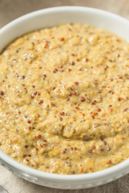 Organik Taş Zemin Tabakta Baharatlı Hardal