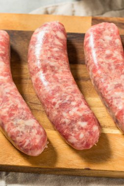 Çimen Ev Yapımı Çiğ Alman Sosisçileri Pişirmeye Hazır