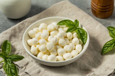 Organik Beyaz Mozzarella İnci Peyniri Kasede