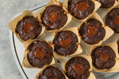 Moda Ev Yapımı Çikolatalı Kahvaltı Kekleri Yemeye Hazır