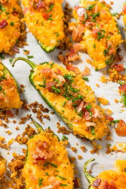 Domuz pastırmalı ev yapımı Jalapeno Poppers ve Aperatif Ekmek Kırıntıları