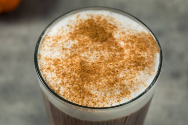 Buzlu Sonbahar Balkabağı Baharatlı Latte Soğuk Köpüklü Cam