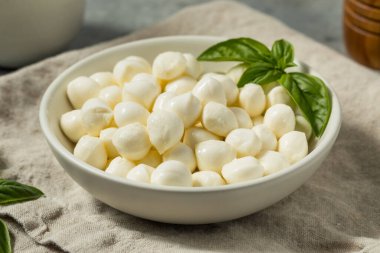 Organik Beyaz Mozzarella İnci Peyniri Kasede