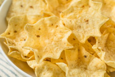 Organik Cron Tortilla Çubuğu Bir Kase Şekerlemesi