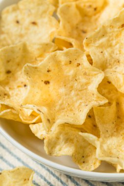 Organik Cron Tortilla Çubuğu Bir Kase Şekerlemesi