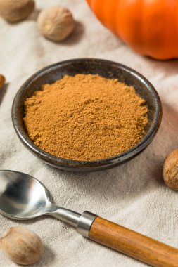 Kahve ve Turta İçin Organik Çiğ Sonbahar Balkabağı Baharatları