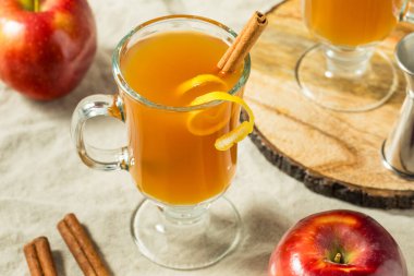 Sıcak Elma Şarabı Rom ve Limonlu Sıcak Toddy