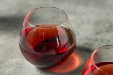 Fancy Boozy Pinot Noir Bardaktaki Kırmızı Şarap