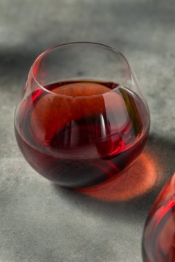 Fancy Boozy Pinot Noir Bardaktaki Kırmızı Şarap