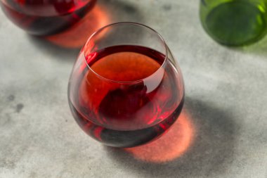 Fancy Boozy Pinot Noir Bardaktaki Kırmızı Şarap