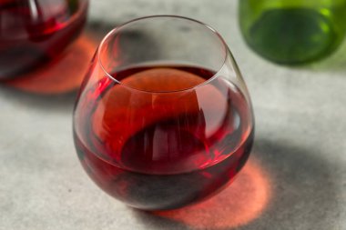 Fancy Boozy Pinot Noir Bardaktaki Kırmızı Şarap
