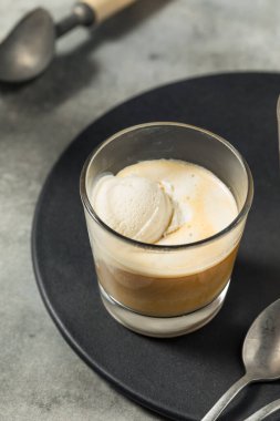 Ev yapımı Affogato Kahve Dondurması Yemeye Hazır
