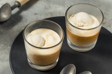 Ev yapımı Affogato Kahve Dondurması Yemeye Hazır