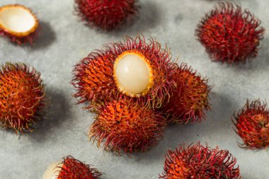 Organik Çiğ Tayland Rambutan Tropikal Meyvesi Yemeye Hazır