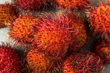 Organik Çiğ Tayland Rambutan Tropikal Meyvesi Yemeye Hazır