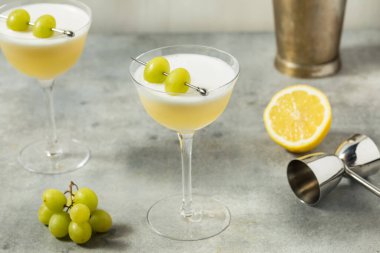 Limon ve Bal 'la alkolsüz Grappa Vento Kokteyli