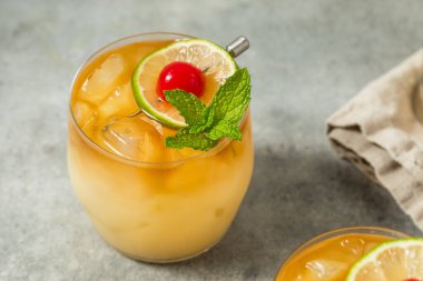 Soğuk Alkolsüz Tropikal Mai Tai Kokteyli Rum limonu ve Orgeat