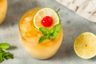 Soğuk Alkolsüz Tropikal Mai Tai Kokteyli Rum limonu ve Orgeat
