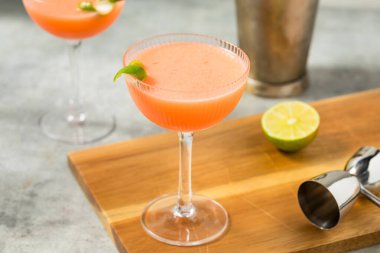 Soğuk Mezcal Büyük Sessizlik Orgeat ve Lime ile Kokteyl